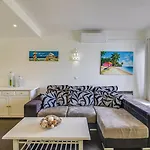 Seaside Retreat With Pool, Ac, And Fast Wi-Fi
